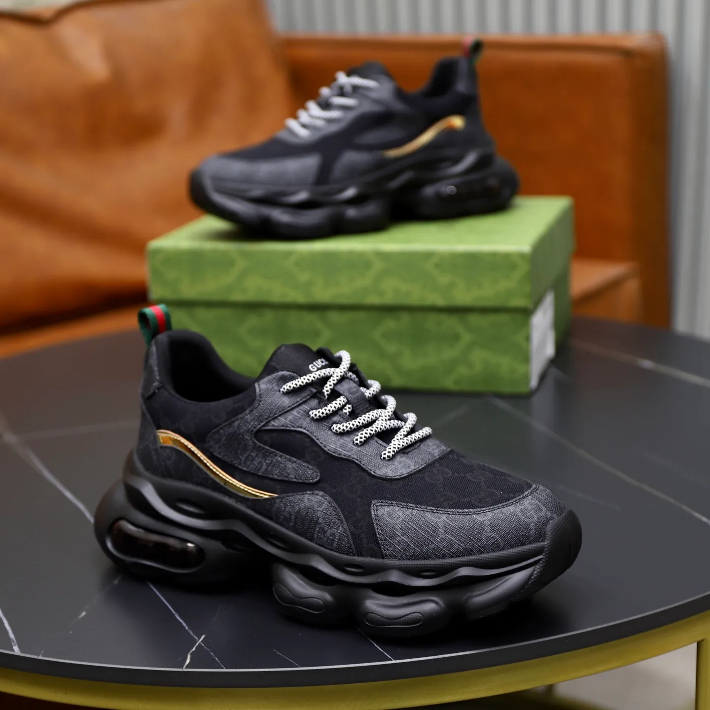 Ex-factory price: 462💰🙅‍♂️🙅‍♂️🙅‍♂️ Brand: Gucci GUCCi Standard code: 38-44 (45 customized) Grade: Same as the official website Material: Original cowhide material spliced with brand cloth Comfortable and breathable lining Lightweight and wear-resistant sports outsole Style category: Men's fashion casual shoes Running sports shoes Distinguished luxury brand elements Top luxury color: actual picture color